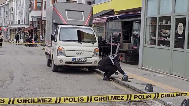 Tartışma sırasında 2 bacağından tabanca ile vuruldu