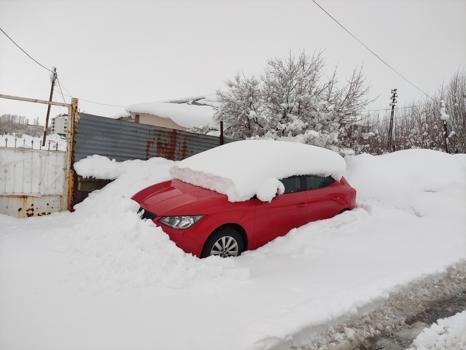 Kar nedeniyle eğitime ara verildi; 34 köy yolu ulaşıma kapandı