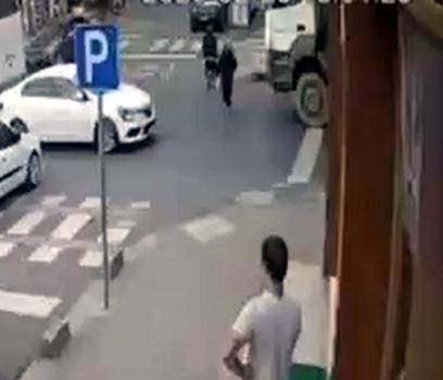 Hafriyat kamyonunun çarptığı 14 yaşındaki kız çocuğu yaralandı