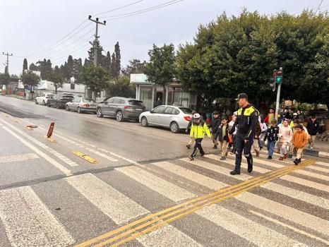 Bodrum'da öğrencilere jandarmadan uygulamalı trafik eğitimi