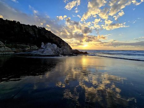 Hatay sahilinde gün batımında renk cümbüşü büyüledi