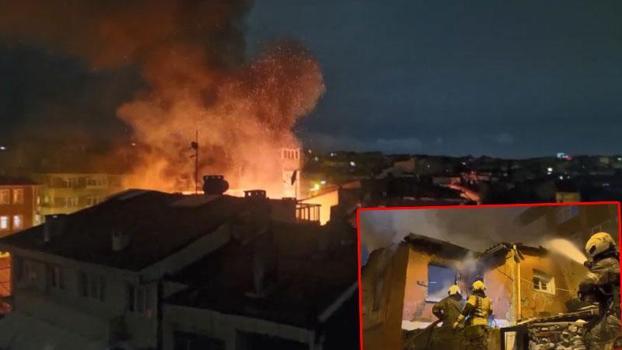 Fatih’te 3 katlı metruk binada yangın; alevler bitişikteki ahşap binaya sıçradı