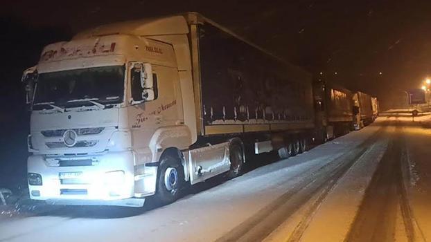 Ilgar Dağı geçidi ulaşıma kapandı, TIR'lar yolda bekliyor