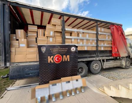 6,5 milyon sahte makaron ele geçirildi