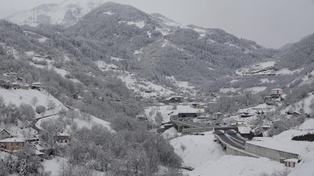 Zigana Dağı beyaza büründü