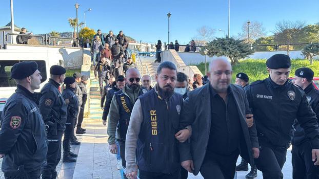 'Sakaraltı Sakarüstü' operasyonunda gözaltına alınan 8 şüpheli adliyede