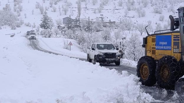 Kulp’ta kar nedeniyle kapanan 45 mahallenin yolu açıldı