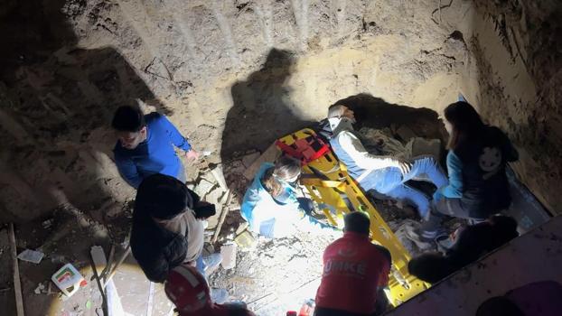 Tuvalet ihtiyacını gidermek amacıyla girdiği inşaattan düşüp, yaralandı