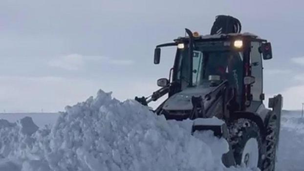Kars'ta kardan kapanan 142 köy yolu ulaşıma açıldı