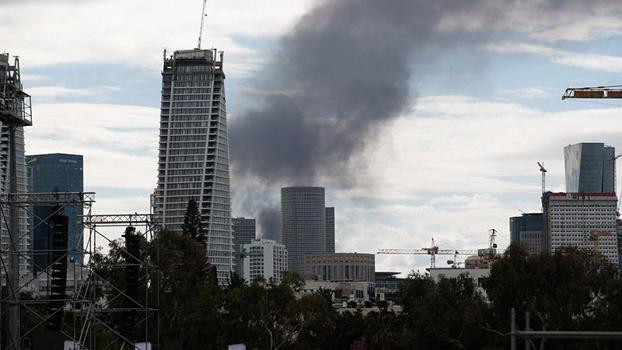 İran, ABD üslerine ve İsrail'e yeni saldırılar düzenledi