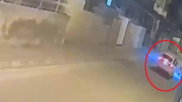 Aniden yola koşan çocuğa otomobilin çarptığı kaza kamerada