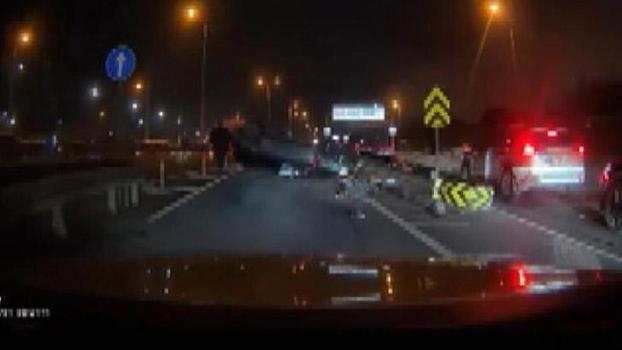 Fatih’te cipin bariyerlere çarptığı anlar kamerada