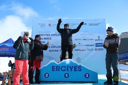 Erciyes’te düzenlenen ’5’inci Diplomatik Kayak Yarışı’ sona erdi