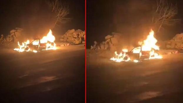 Kozan-Feke Karayolunda otomobil alev alev yandı