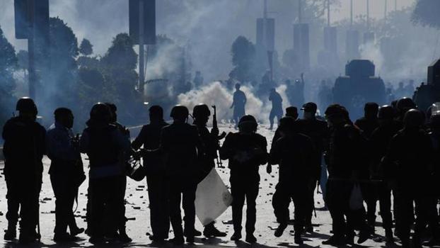 Pakistan'da sokağa çıkma yasağı ilan edildi