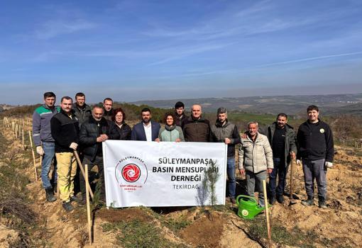 Tekirdağlı gazeteciler 59 fidanı toprakla buluşturdu