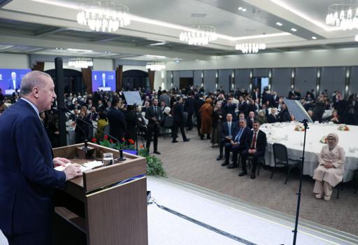 Cumhurbaşkanı Erdoğan: Bu fırtınalı sulardan ülkemizi sahil-i selamete çıkartacağız / Ek fotoğraflar