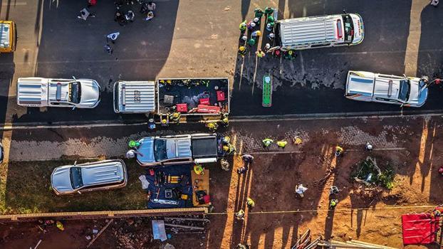 Güney Afrika'da inşaat halindeki bina çöktü: 8 ölü
