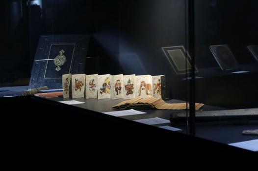 Dünyanın en küçük kitabı ve en hafif kağıdı EÜ'de sergileniyor