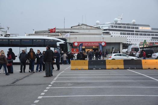 İzmir'e ilk 2 ayda denizden 17 bin 744 yolcu geldi