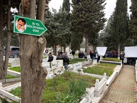 İstanbul- Müslüm Gürses ölümünün 13’üncü senesinde kabri başında dualarla anıldı