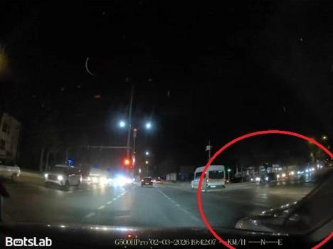 Otomobiliyle başka bir araca çarpıp kaçtı; o anlar kamerada