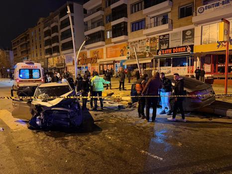 Tunceli’de iki otomobil kafa kafaya çarpıştı: 4 yaralı