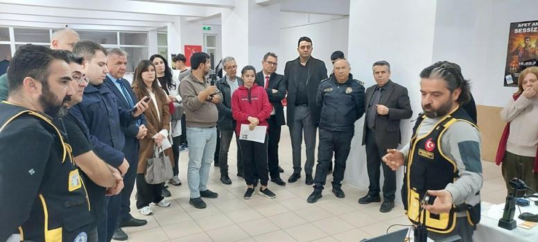 İşitme engelli öğrencilere afet eğitimi