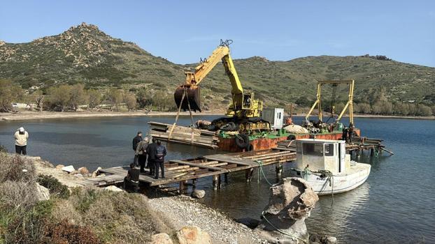 Bodrum'da kaçak iskeleler yıkıldı, karavanlar için tahliye başladı