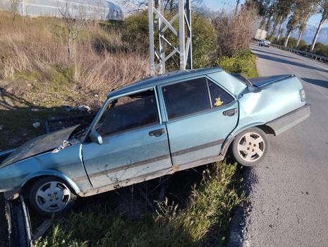 Otomobil şarampole düştü, sürücü yaralandı