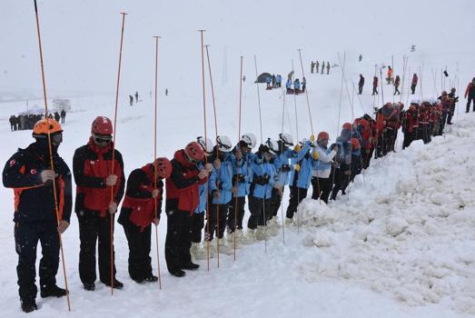 Bitlis’te 228 kişilik ekiple çığ tatbikatı