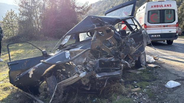 Kamyon ile otomobil çarpıştı: 2 ölü, 4 yaralı (2)