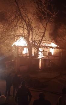 Yalnız yaşadığı evinde çıkan yangında öldü