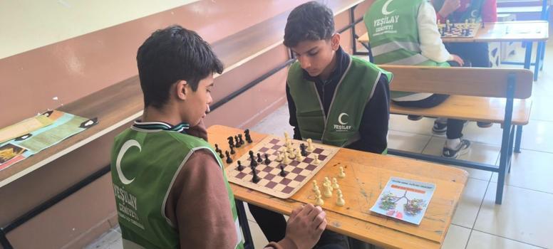Yeşilay'dan lisede satranç etkinliği