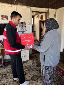 Ailelere ramazan kolisi dağıtımı