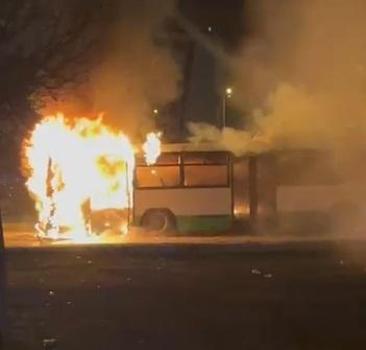 Kayseri'de seyir halindeki özel halk otobüsü yandı