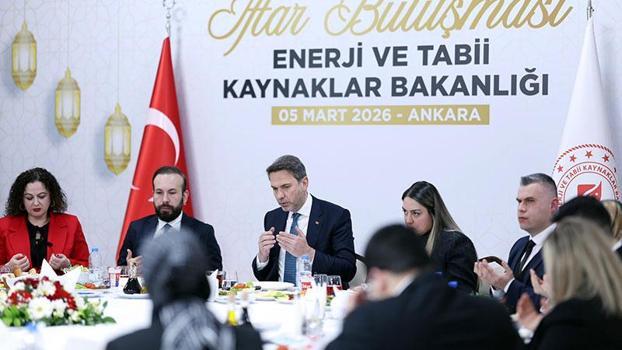 Bakan Bayraktar, bakanlık çalışanlarıyla iftarda bir araya geldi