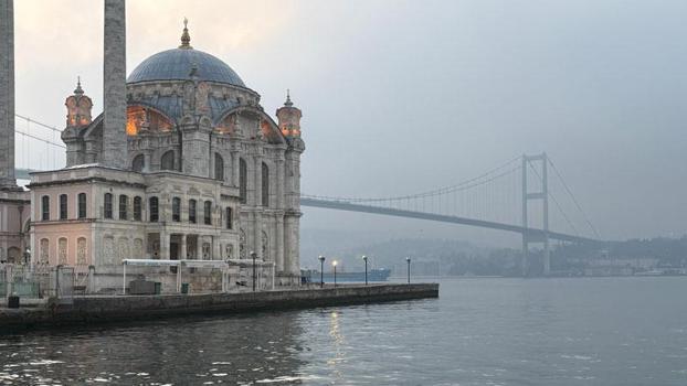 İstanbul Boğazı’nda sis etkili oluyor