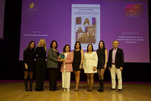 DeFacto, ‘Kadın Dostu Markalar Ödülü’ne layık görüldü