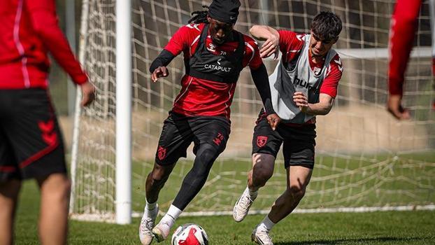 Samsunspor, Fenerbahçe maçı için Antalya’da hazırlıklarına devam ediyor