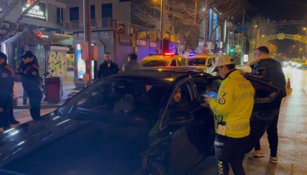 İstanbul - Kadıköy’de trafik ve asayiş uygulaması; makas atan sürücüye 90 bin lira ceza