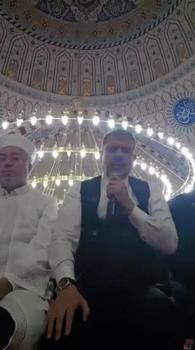 Bakan Çiftçi, teravih namazı sonrası Kur'an-ı Kerim okudu