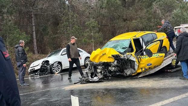 Sarıyer’de sollama yapan taksiyle yolcu minibüsü çarpıştı: 1 ölü 4 yaralı