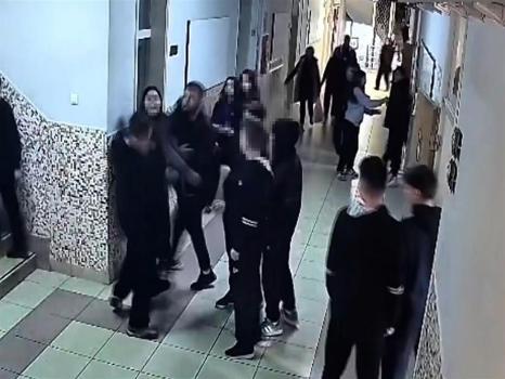 Milli halterciden, kız kardeşine akran zorbalığı yapan öğrenciye okulda şiddet