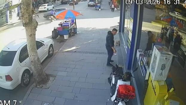 Otomobil ile motosikletin çarpıştığı kaza kamerada: 1 yaralı