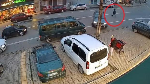 Otomobilin çarptığı yaya ağır yaralandı; o anlar kamerada