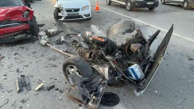 İzmir’de üç aracın karıştığı zincirleme kaza: 3 yaralı