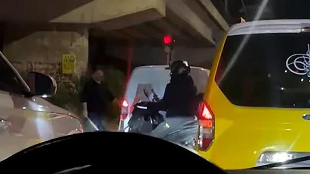 Sopayla aracından inen taksici tutuklandı; 201 bin lira ceza kesildi