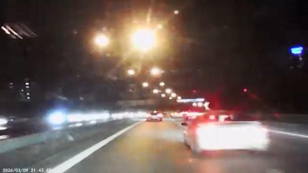 İstanbul- Gaziosmanpaşa TEM Otoyolu'nda makas atan sürücü kazaya neden oldu; 2 yaralı