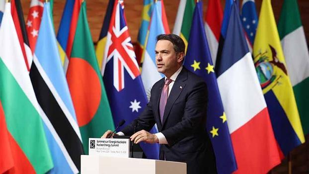 Bakan Bayraktar, Paris’te 2’nci Nükleer Enerji Zirvesi’ne katıldı